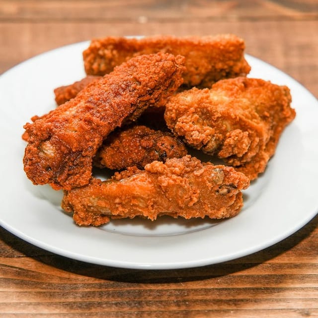 9 Pcs Hot Wings.